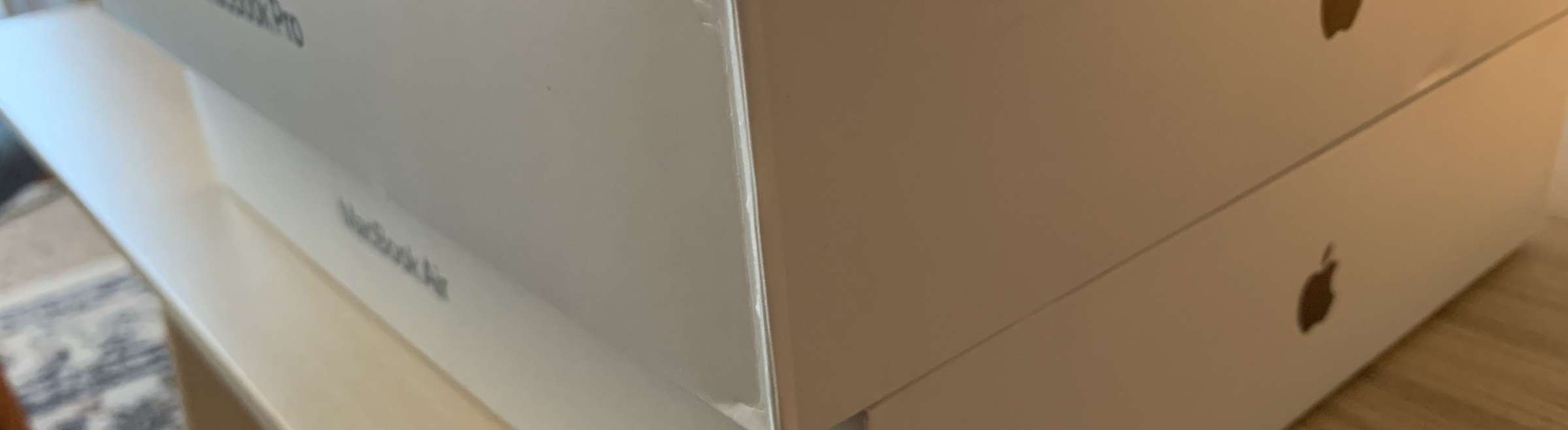 Apple 2020 Macbook Air vs Macbook Pro